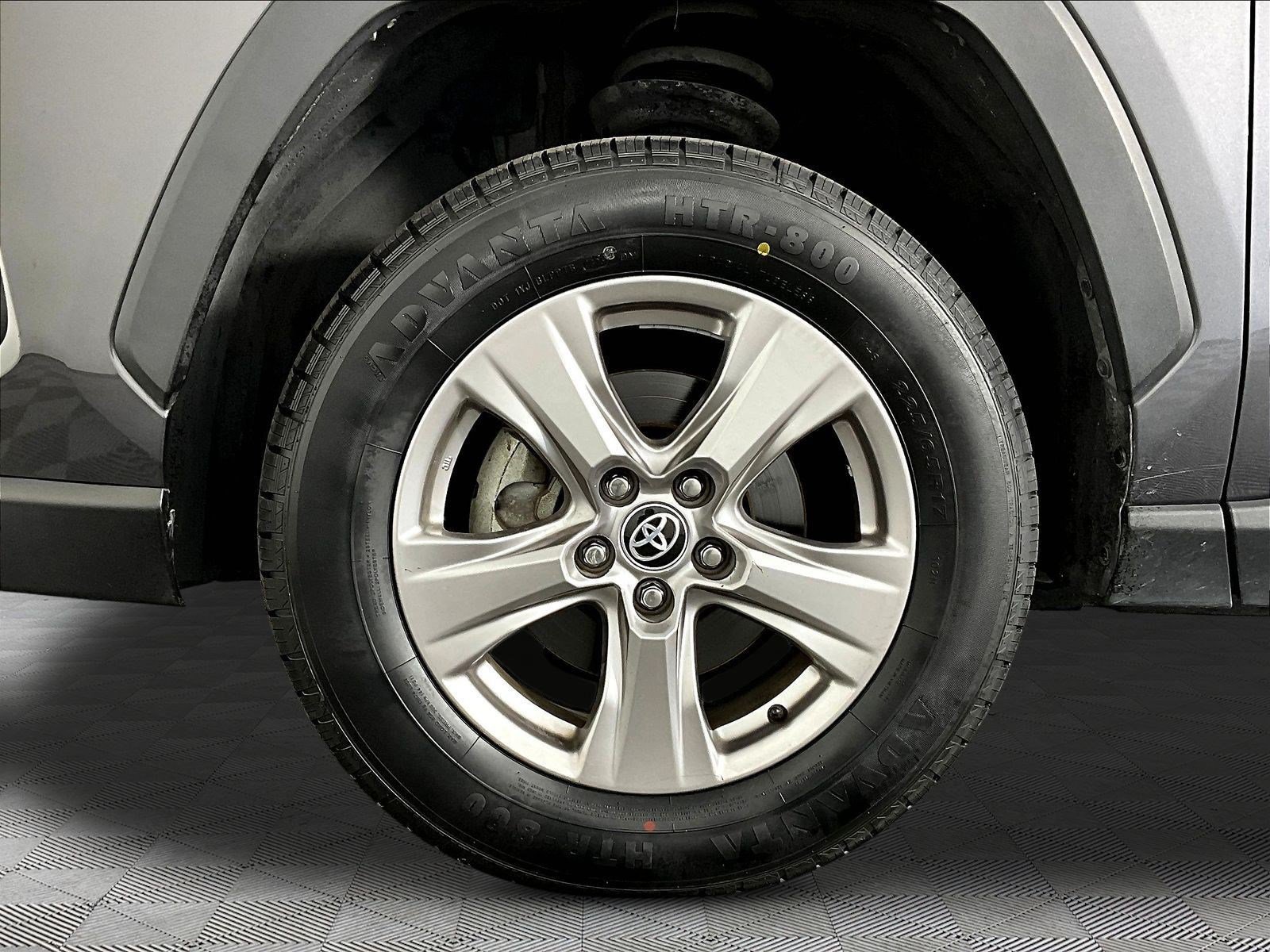 Used 2022 Toyota RAV4 XLE FWD image 35