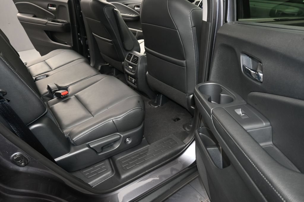 Used 2017 Honda Pilot Touring image 13