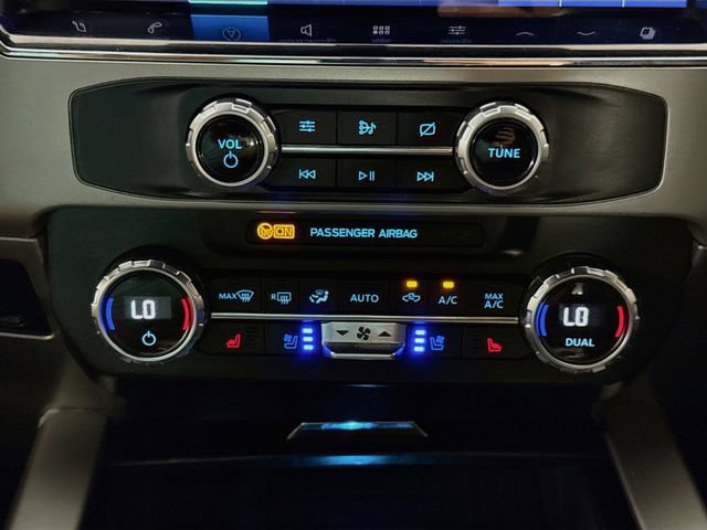 Used 2022 Ford F250 Lariat w/ Lariat Ultimate Package AWD/4WD image 16