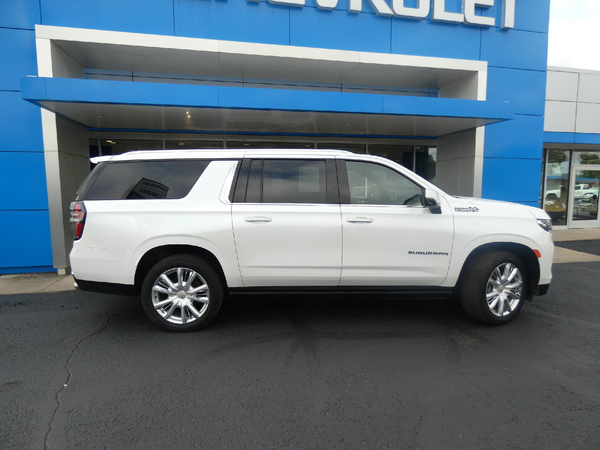 Certified 2021 Chevrolet Suburban High Country w/ Premium Package AWD/4WD image 2