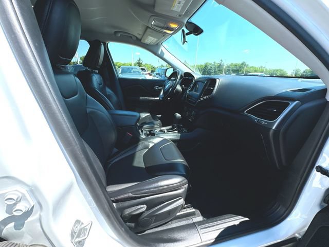 Used 2020 Jeep Cherokee Latitude Plus w/ Cold Weather Group AWD/4WD image 29