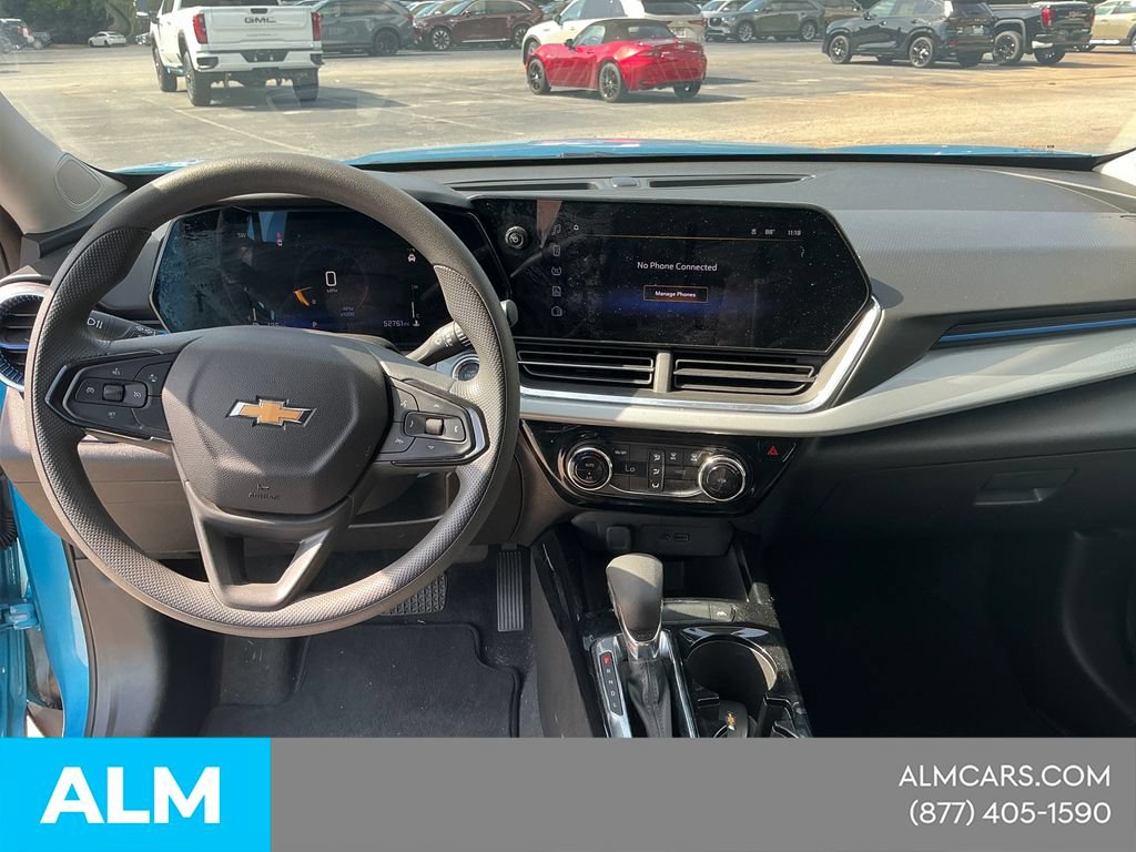 Used 2025 Chevrolet Trax LT FWD image 14