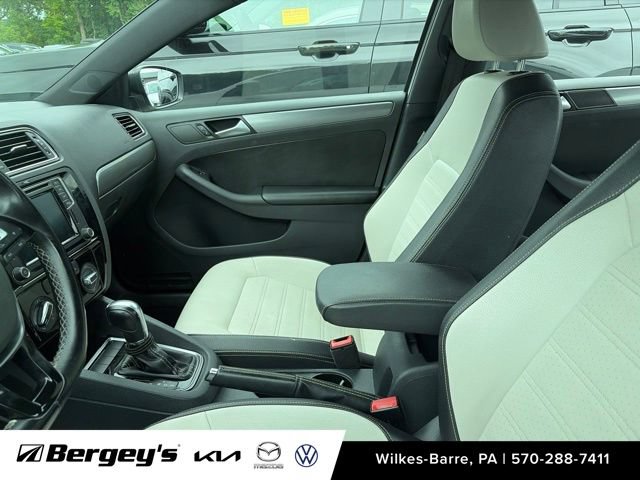 Used 2016 Volkswagen Jetta Sport w/ Lighting Package FWD image 8