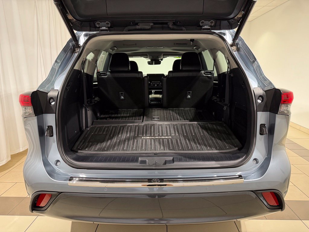 Certified 2021 Toyota Highlander Limited AWD/4WD image 12