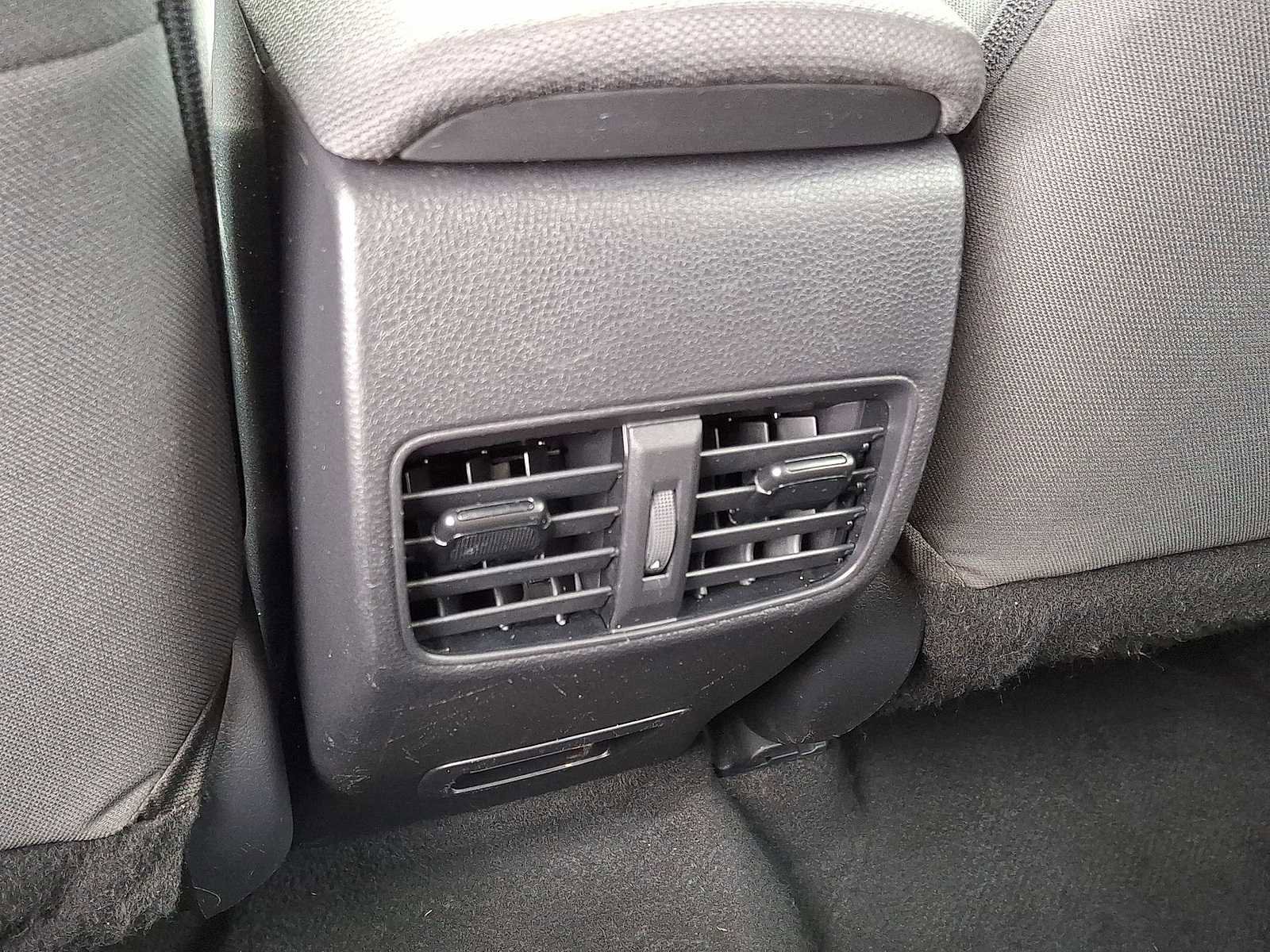 Used 2025 Toyota Corolla Cross LE image 26