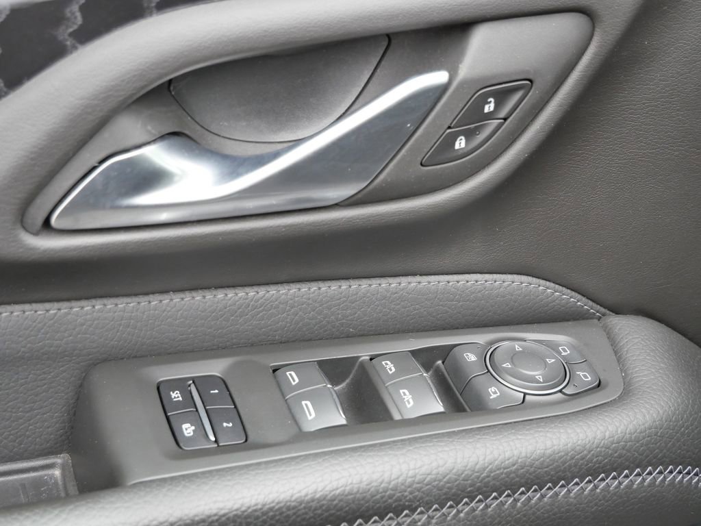 Used 2022 GMC Yukon Denali w/ Denali Premium Package image 38