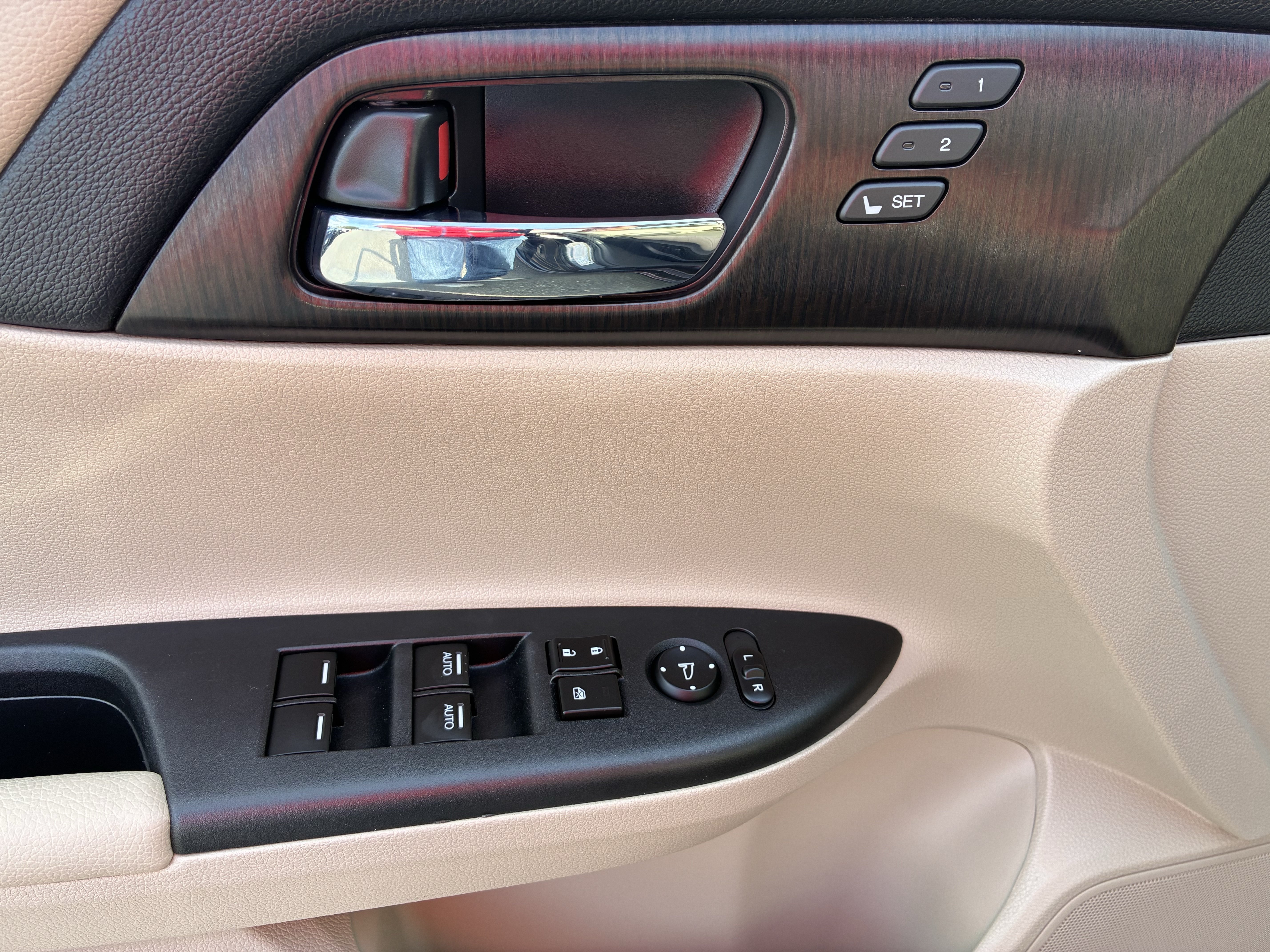 Used 2014 Honda Accord EX-L image 25
