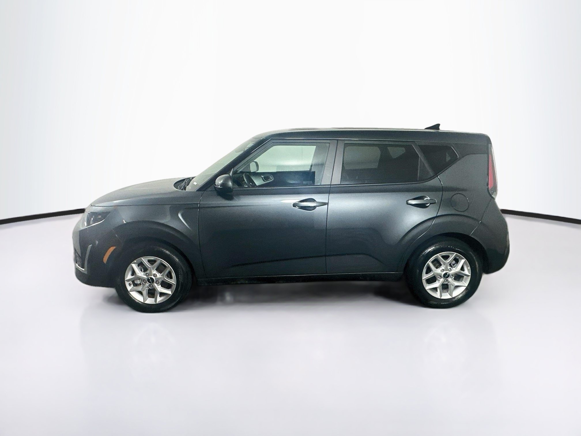 Used 2025 Kia Soul LX w/ LX Technology Package FWD image 4