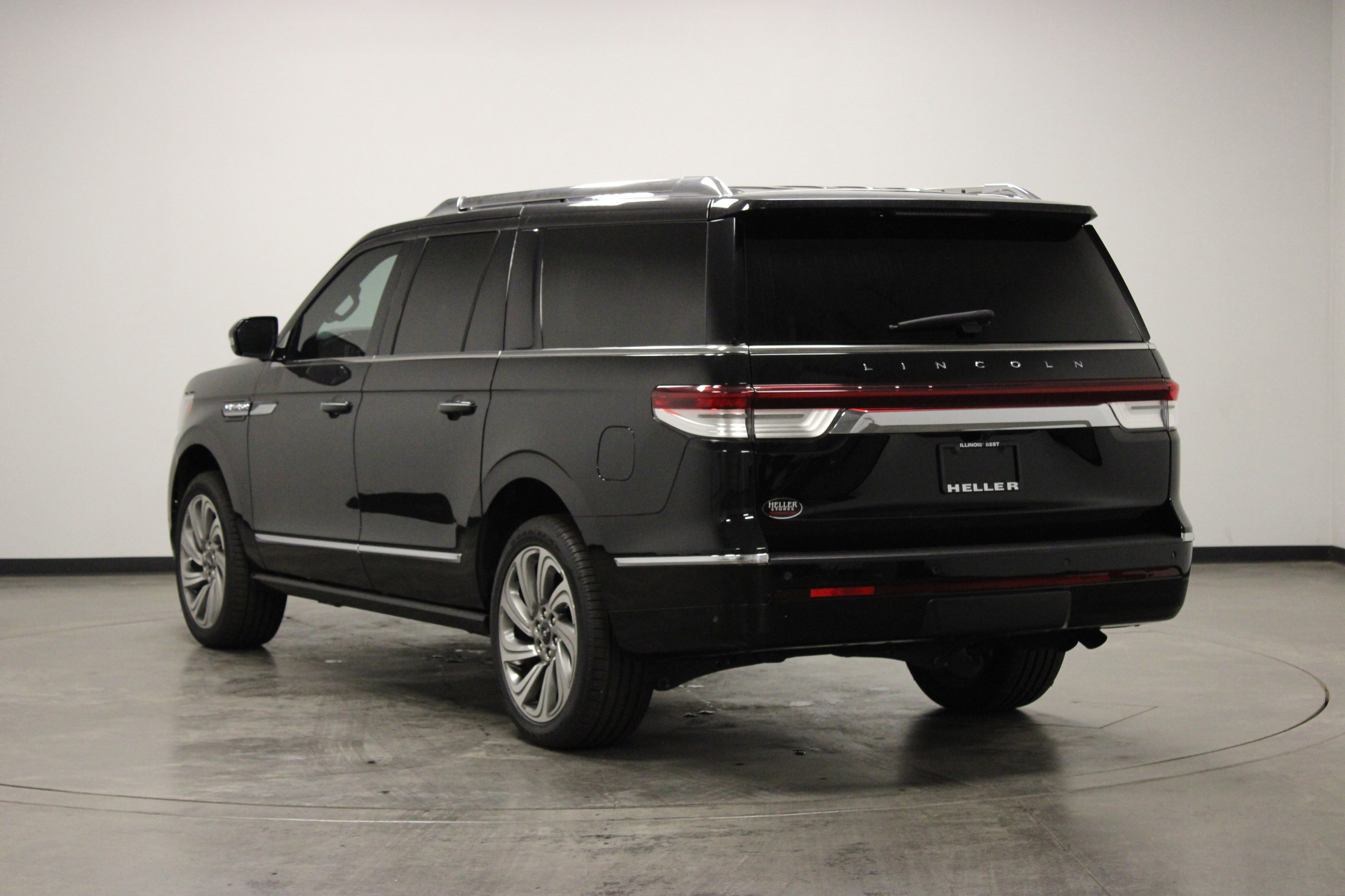 Used 2023 Lincoln Navigator L Reserve AWD/4WD image 6