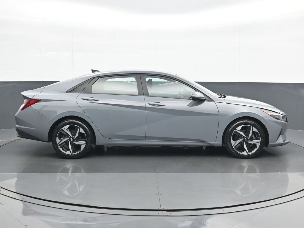 Used 2023 Hyundai Elantra SEL w/ Convenience Package image 7