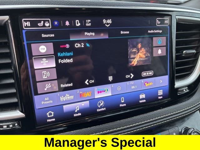 Used 2024 Chrysler Pacifica Touring image 21