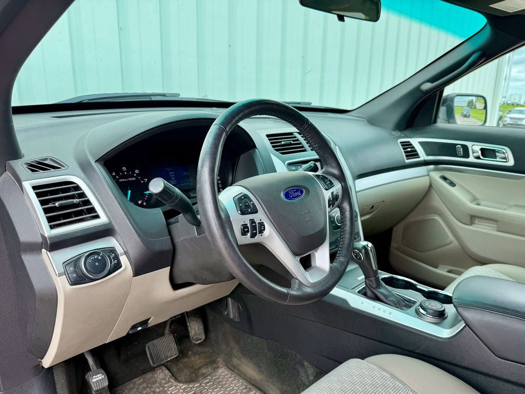 Used 2015 Ford Explorer XLT AWD/4WD image 10