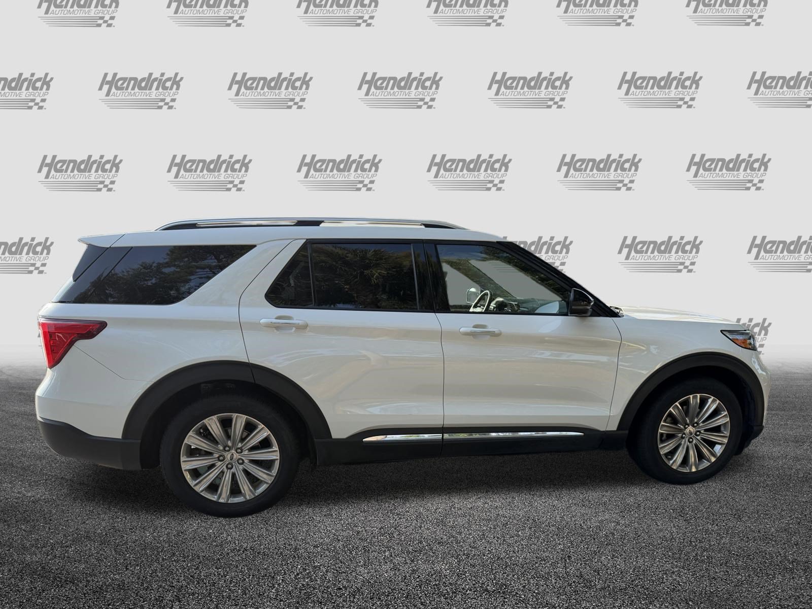 Used 2022 Ford Explorer Limited w/ Equipment Group 301A RWD image 10