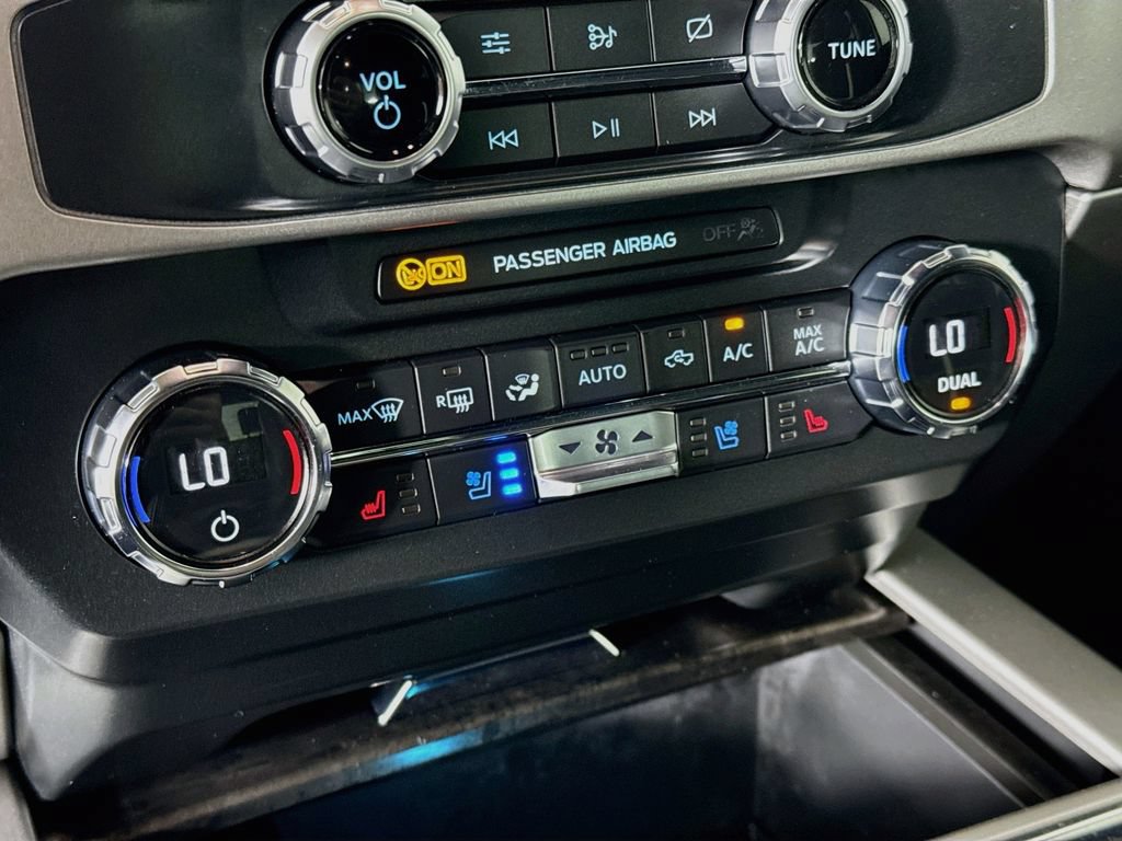 Used 2022 Ford F350 Lariat w/ Black Appearance Package AWD/4WD image 16