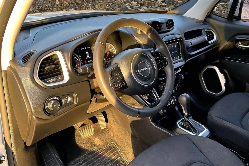 Used 2020 Jeep Renegade Latitude image 12