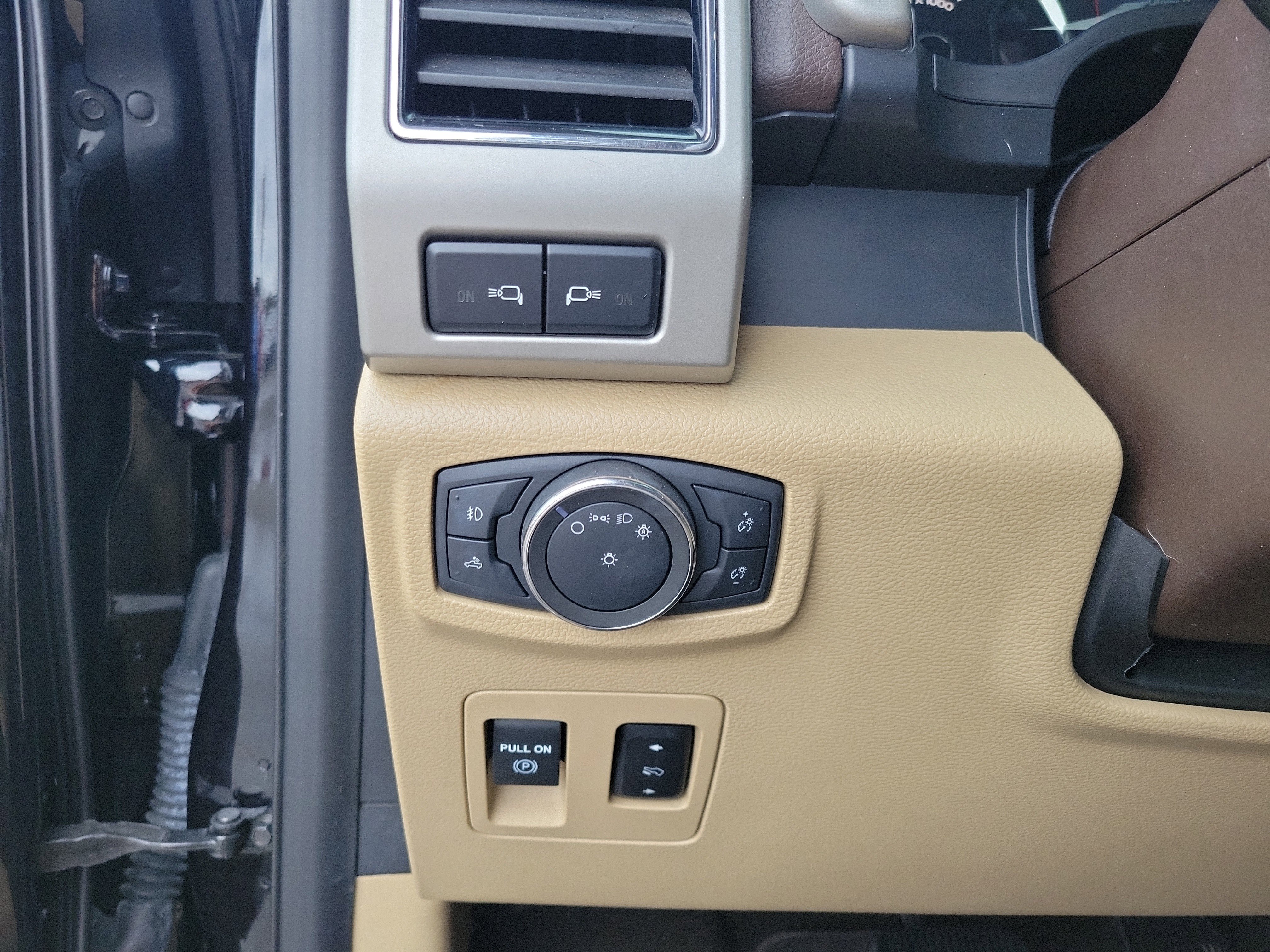 Used 2019 Ford F150 Lariat w/ Equipment Group 502A Luxury image 10