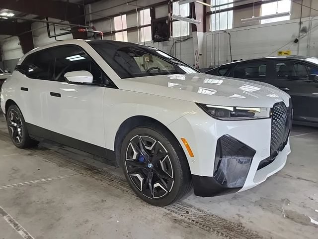 Used 2024 BMW iX xDrive50 w/ Premium Package AWD/4WD image 9