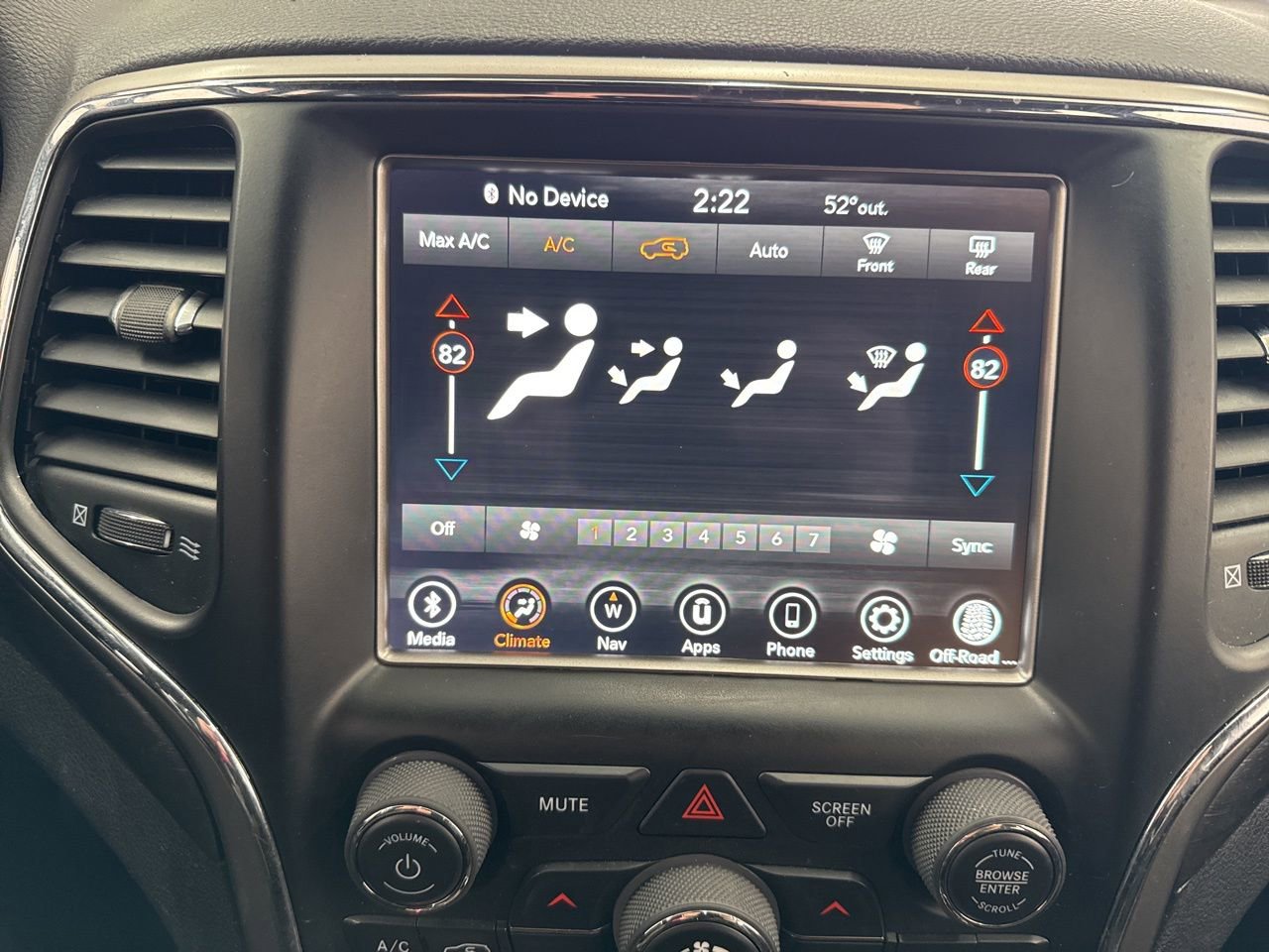 Used 2018 Jeep Grand Cherokee Laredo image 23