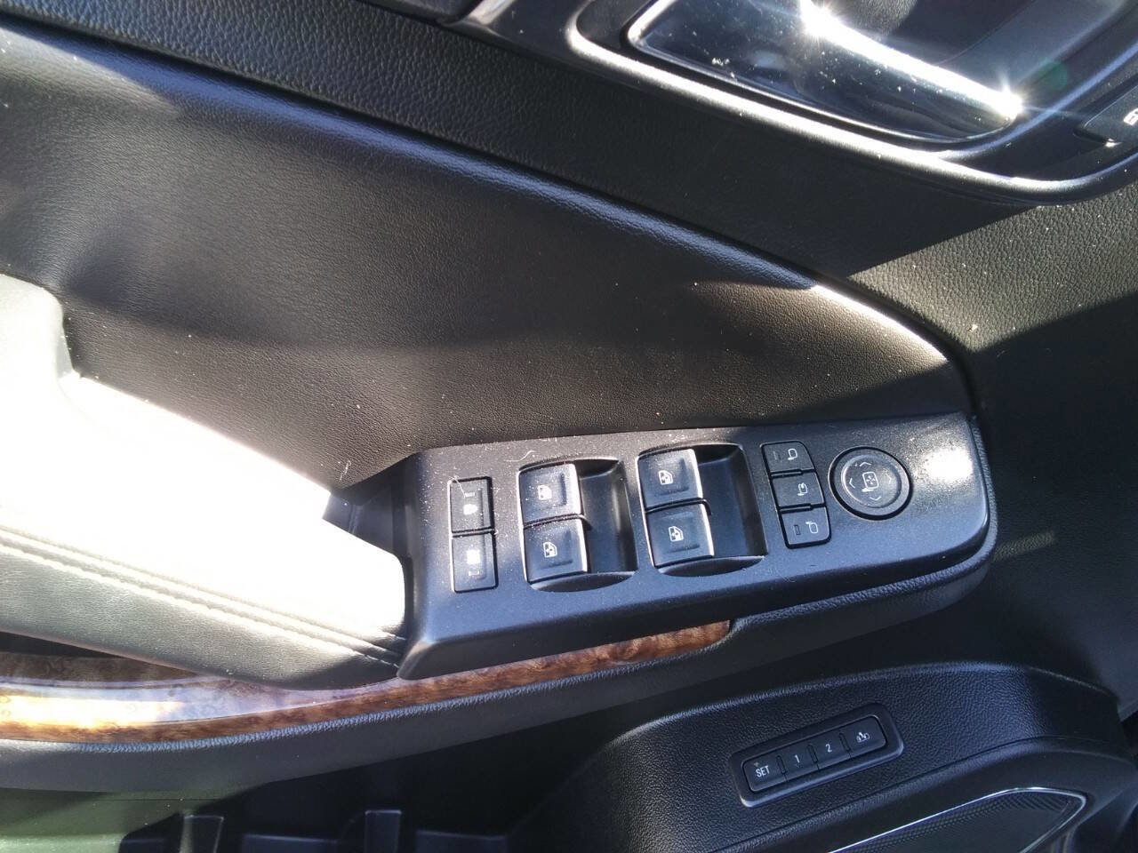 Used 2018 Chevrolet Suburban Premier image 22