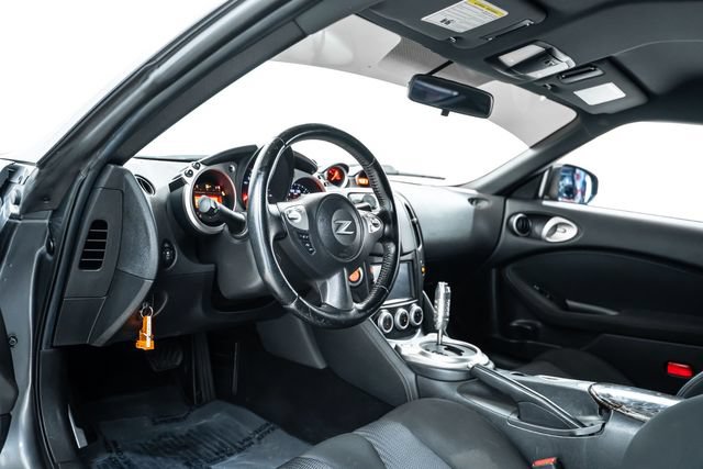 Used 2016 Nissan 370Z Coupe RWD image 17