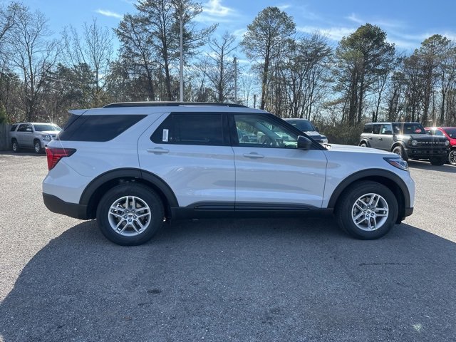New 2026 Ford Explorer Active w/ Active Comfort Package image 2