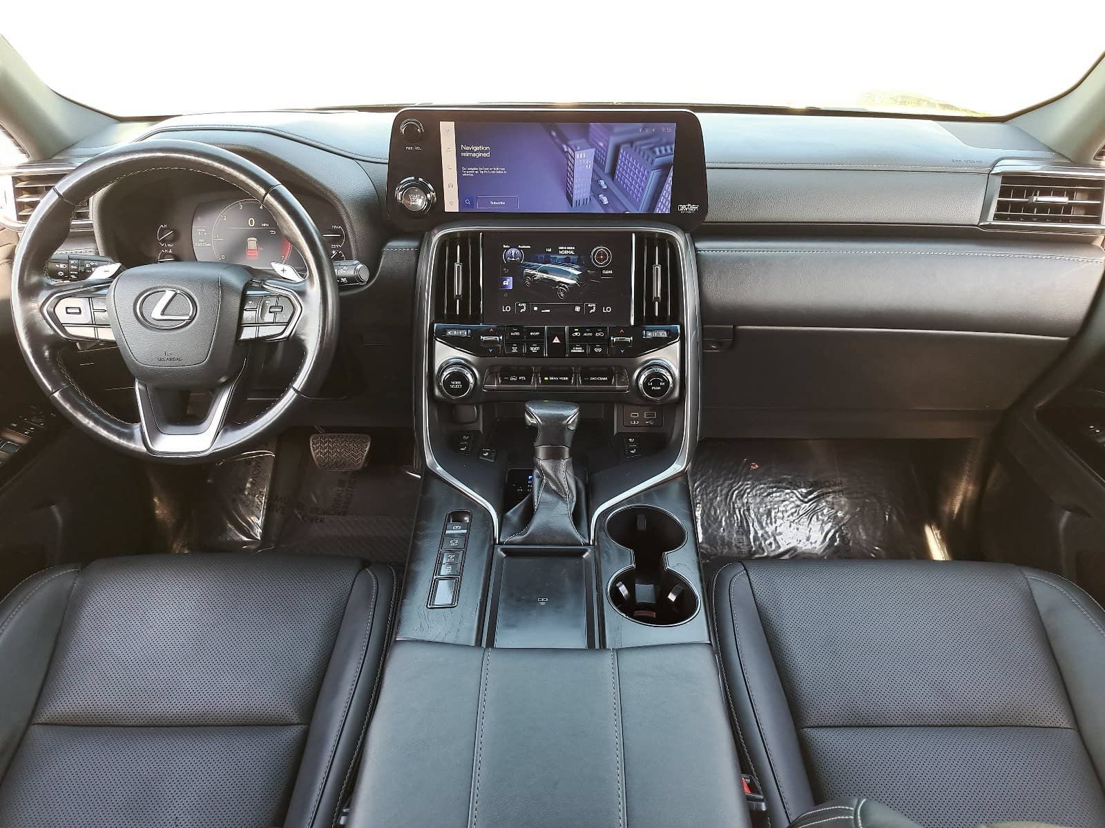 Used 2023 Lexus LX 600 4WD w/ Appearance Package image 9