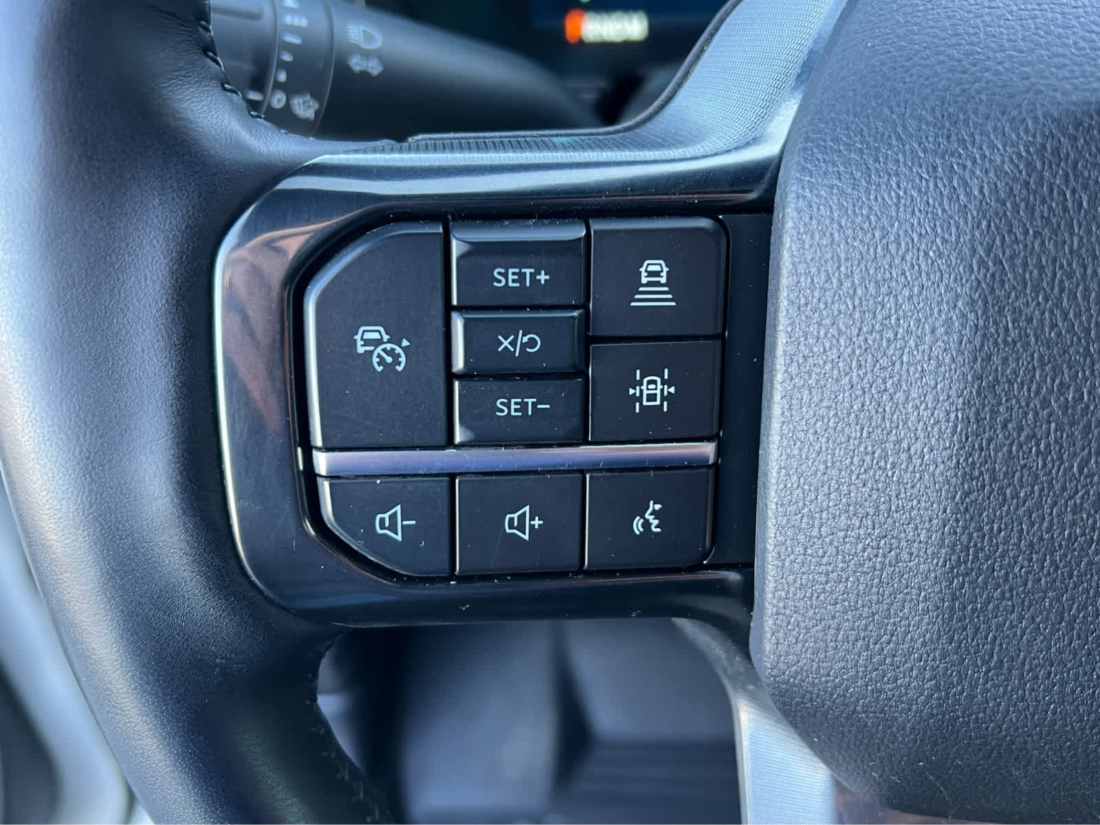 Certified 2025 Ford F350 Platinum AWD/4WD image 32