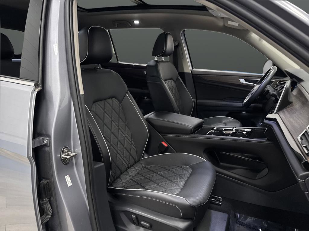 Used 2024 Volkswagen Atlas SEL Premium R-Line image 31