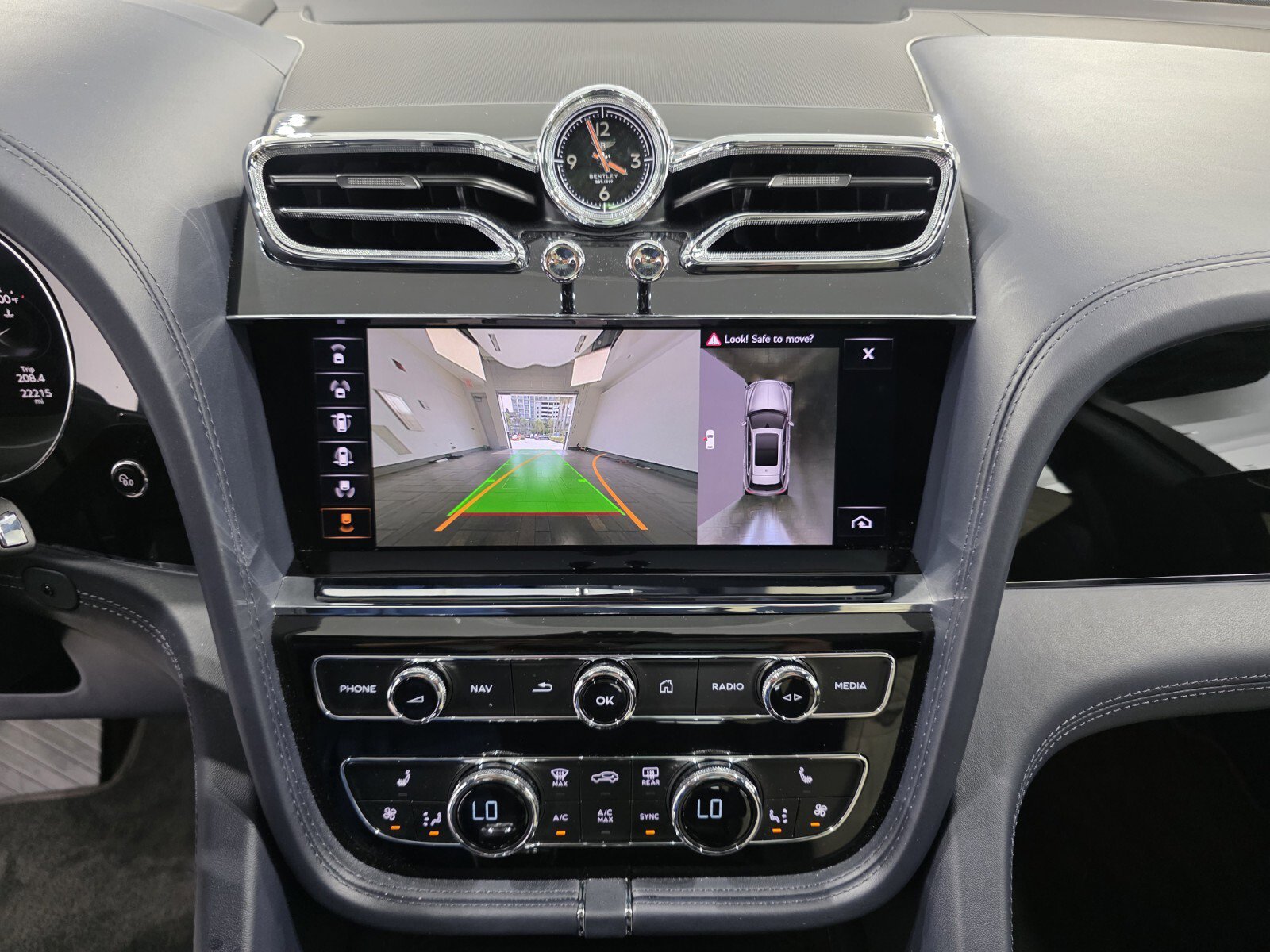 Used 2021 Bentley Bentayga image 17