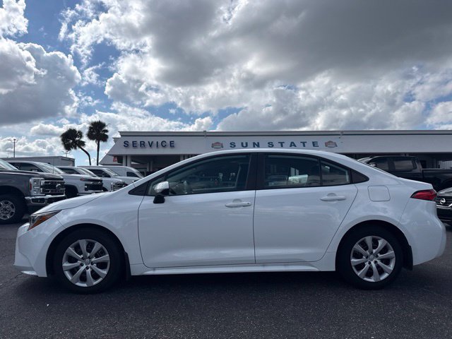 Used 2025 Toyota Corolla LE FWD image 2