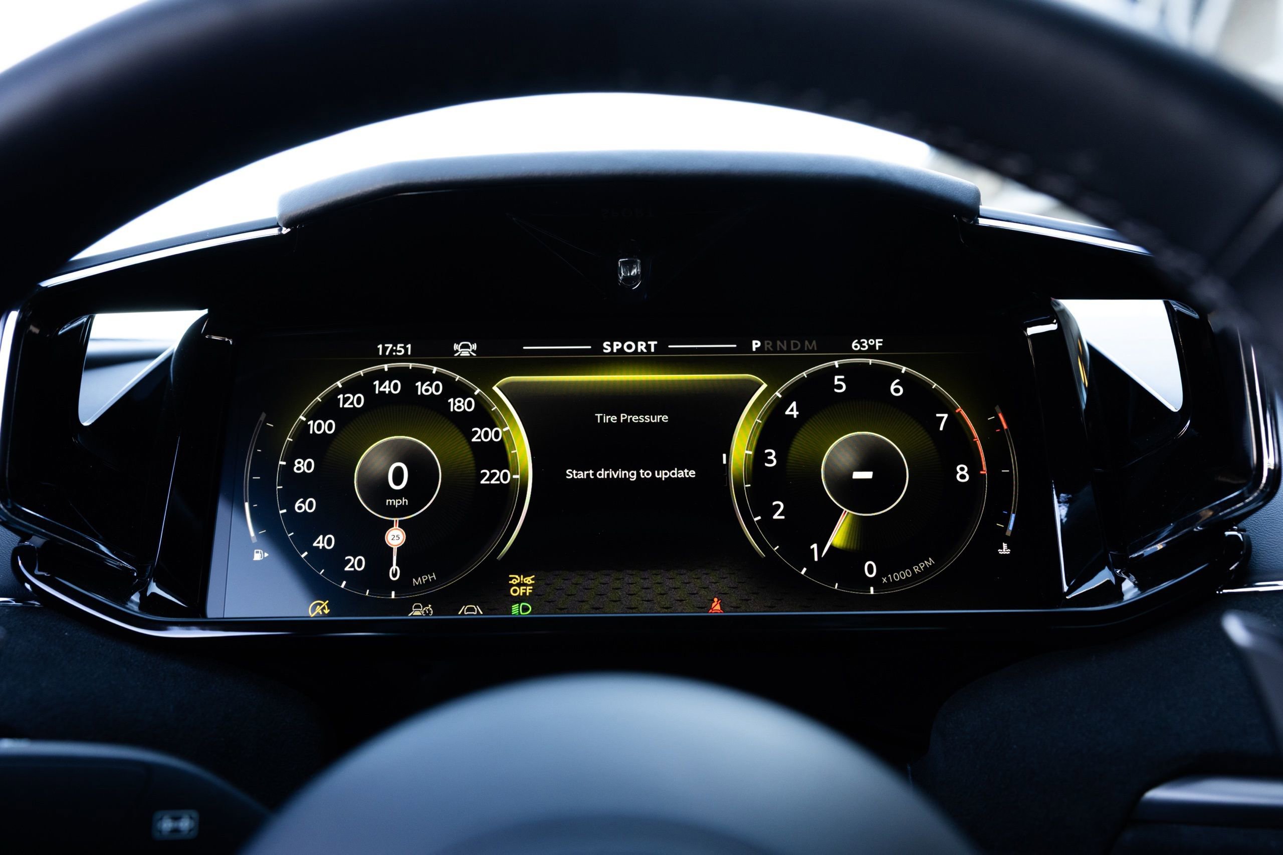 Used 2026 Aston Martin V8 Vantage Coupe image 10