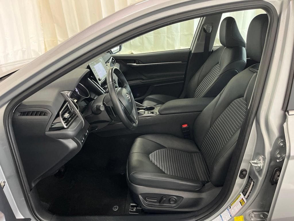 Used 2024 Toyota Camry SE AWD/4WD image 3