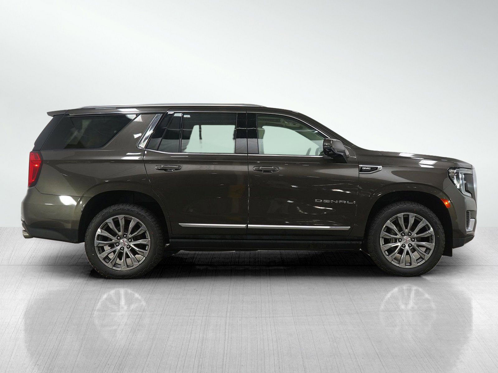 Used 2021 GMC Yukon Denali w/ Denali Premium Package image 7