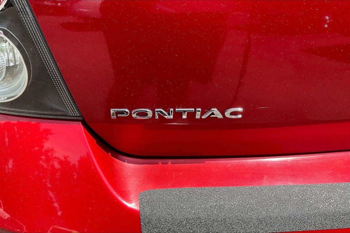 Used 2010 Pontiac Vibe w/ Preferred Package FWD image 22