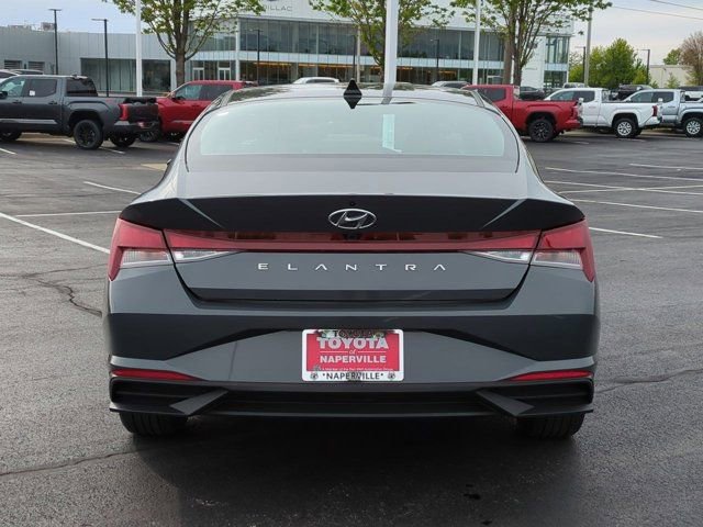 Used 2023 Hyundai Elantra SEL w/ Convenience Package FWD image 6
