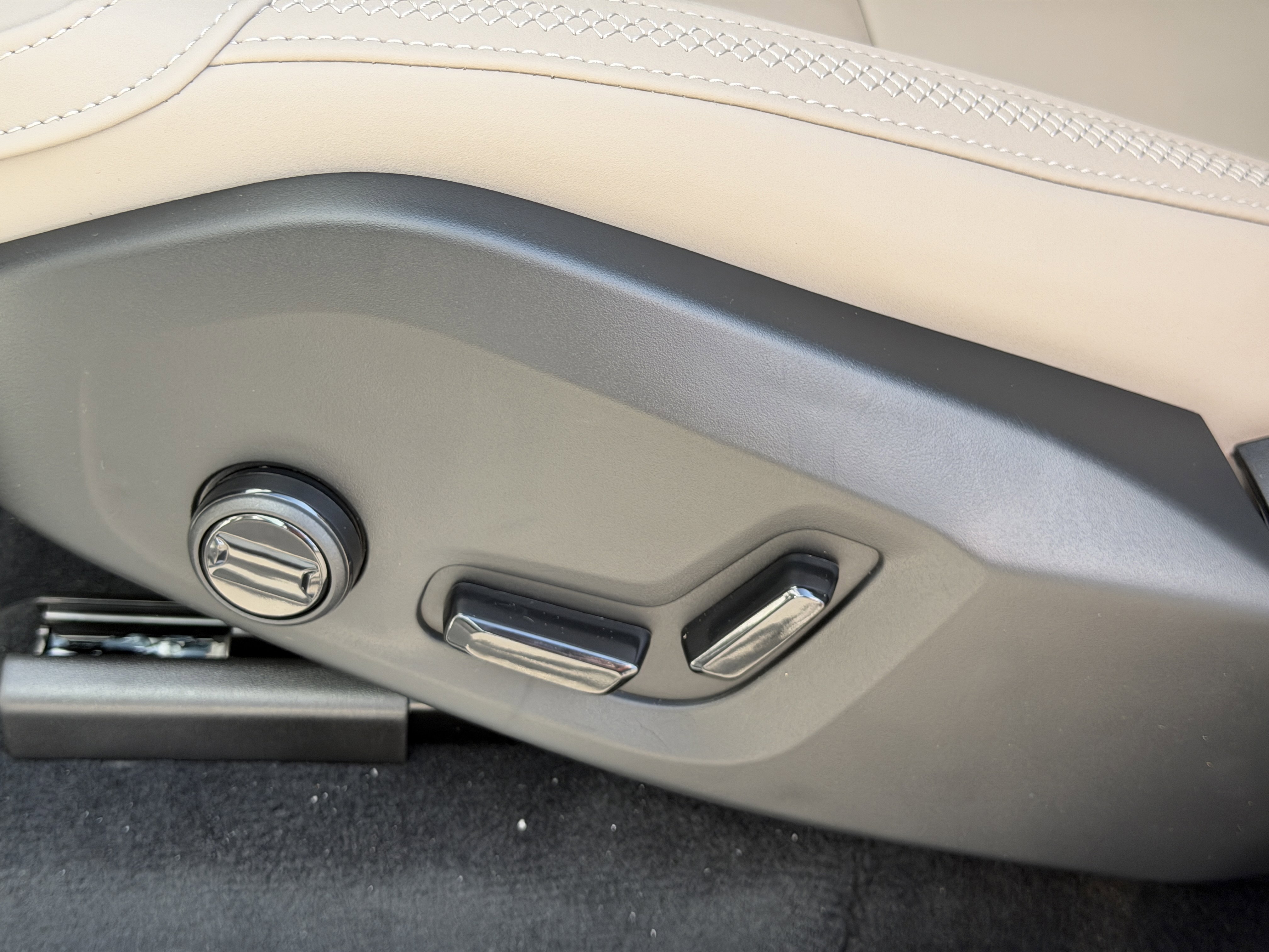 New 2026 Volvo XC90 B5 Core w/ Protection Package image 19