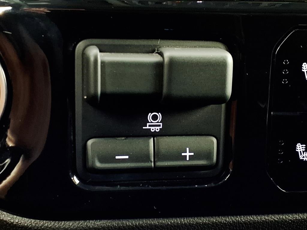 Used 2025 Chevrolet Silverado 1500 LT image 13