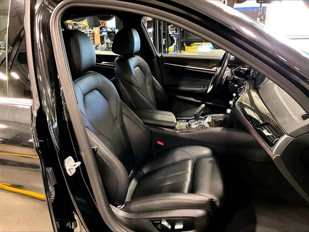Used 2019 BMW 530i xDrive w/ Convenience Package AWD/4WD image 11