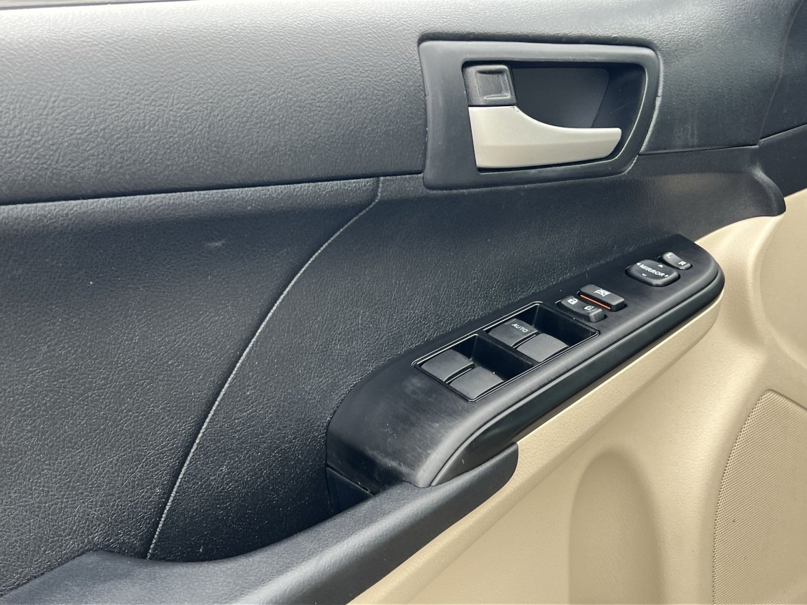 Used 2012 Toyota Camry LE FWD image 15