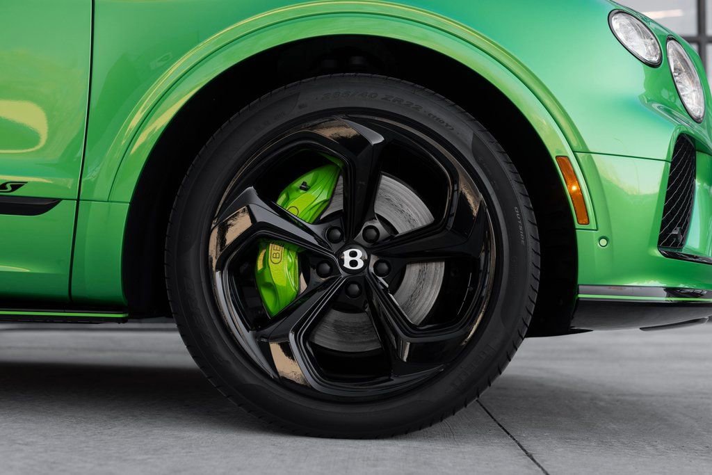 Used 2025 Bentley Bentayga image 6