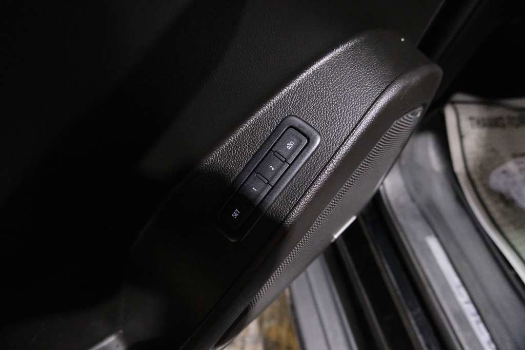 Used 2019 Chevrolet Suburban Premier AWD/4WD image 21