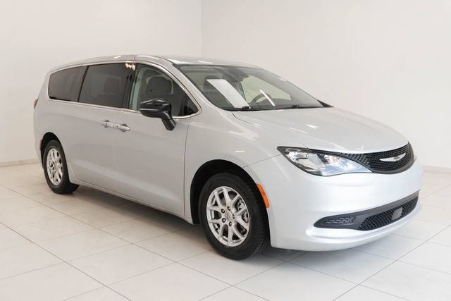 Used 2024 Chrysler Voyager LX FWD image 7