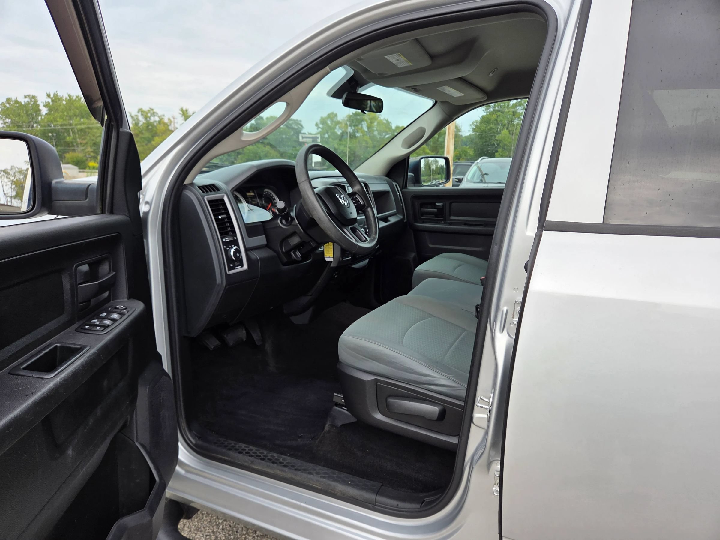Used 2017 RAM 1500 Express AWD/4WD image 14