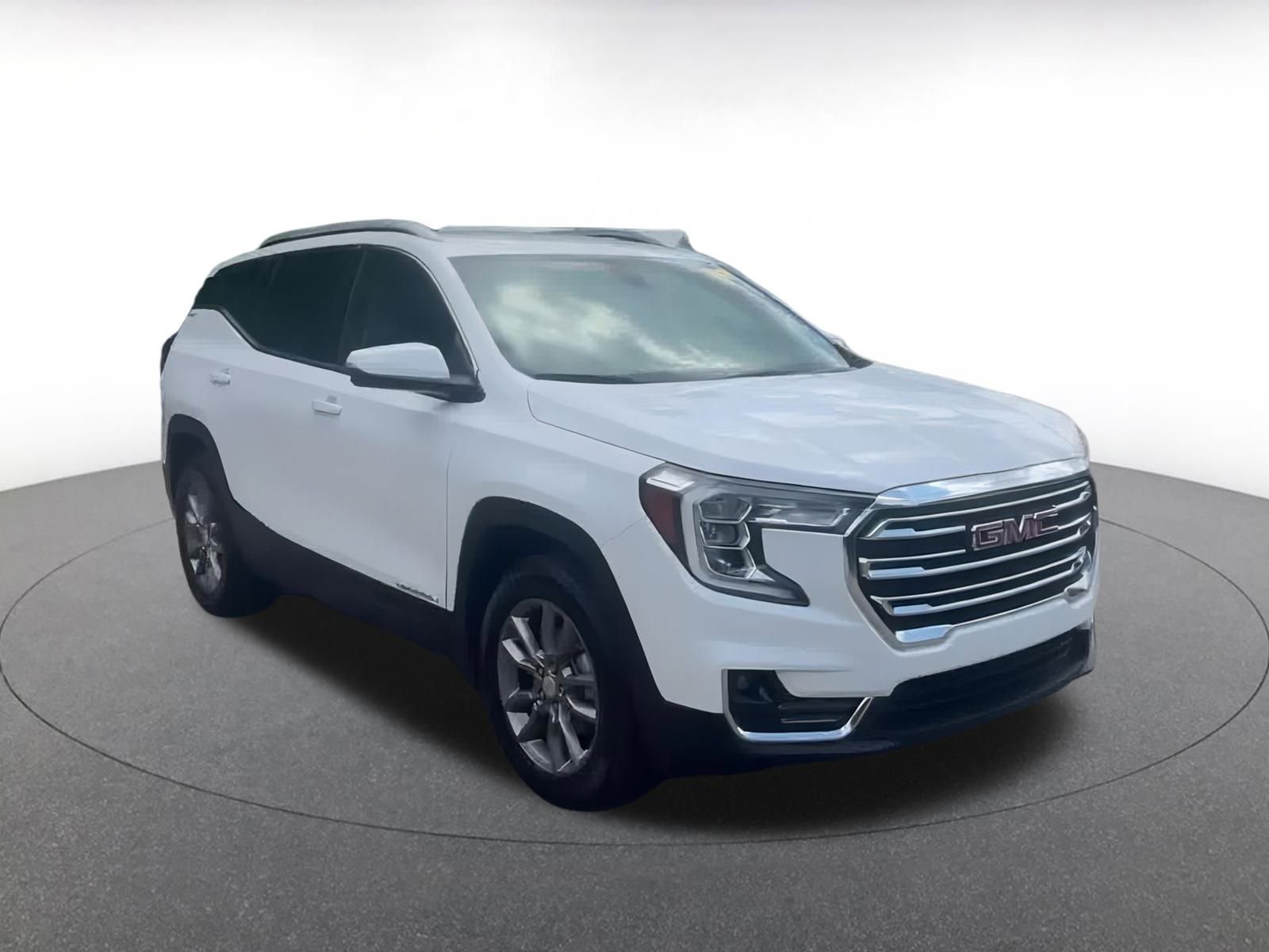 Used 2024 GMC Terrain SLT image 3
