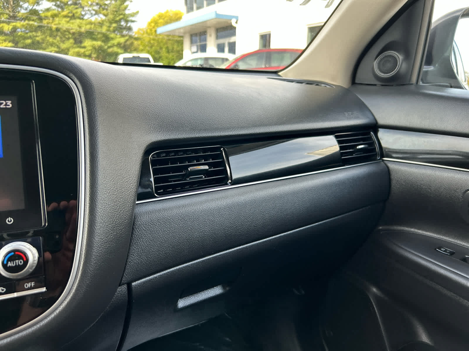 Used 2020 Mitsubishi Outlander SE FWD image 20