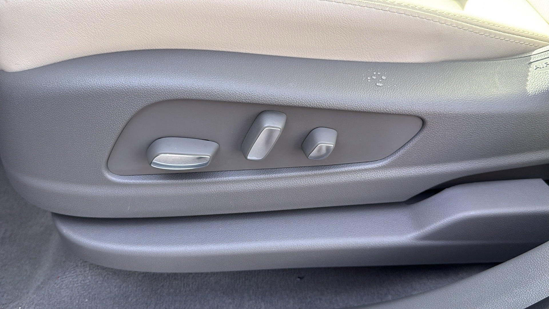 New 2026 Cadillac XT5 Premium Luxury w/ LPO, Floor Liner Package image 12