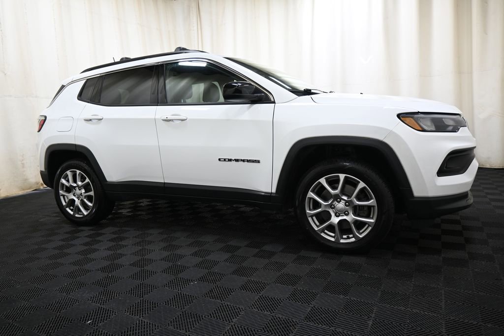 Used 2023 Jeep Compass Latitude image 18