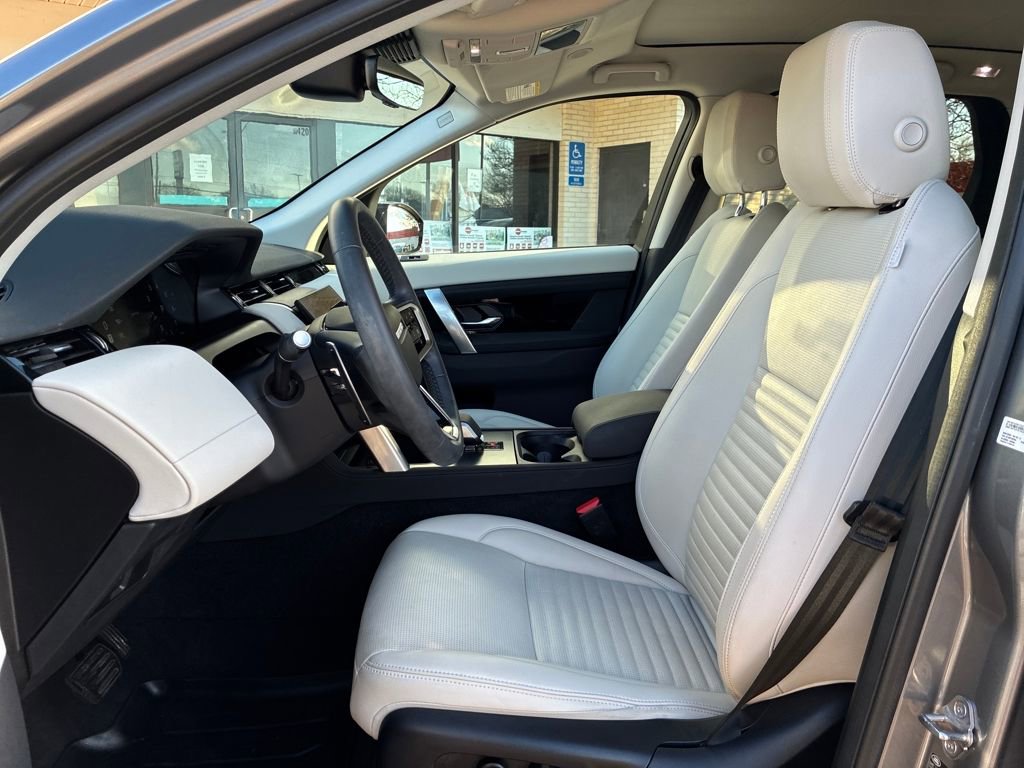 Used 2024 Land Rover Discovery Sport S image 9