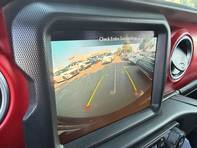 Used 2022 Jeep Wrangler Unlimited Rubicon w/ Cold Weather Group AWD/4WD image 24