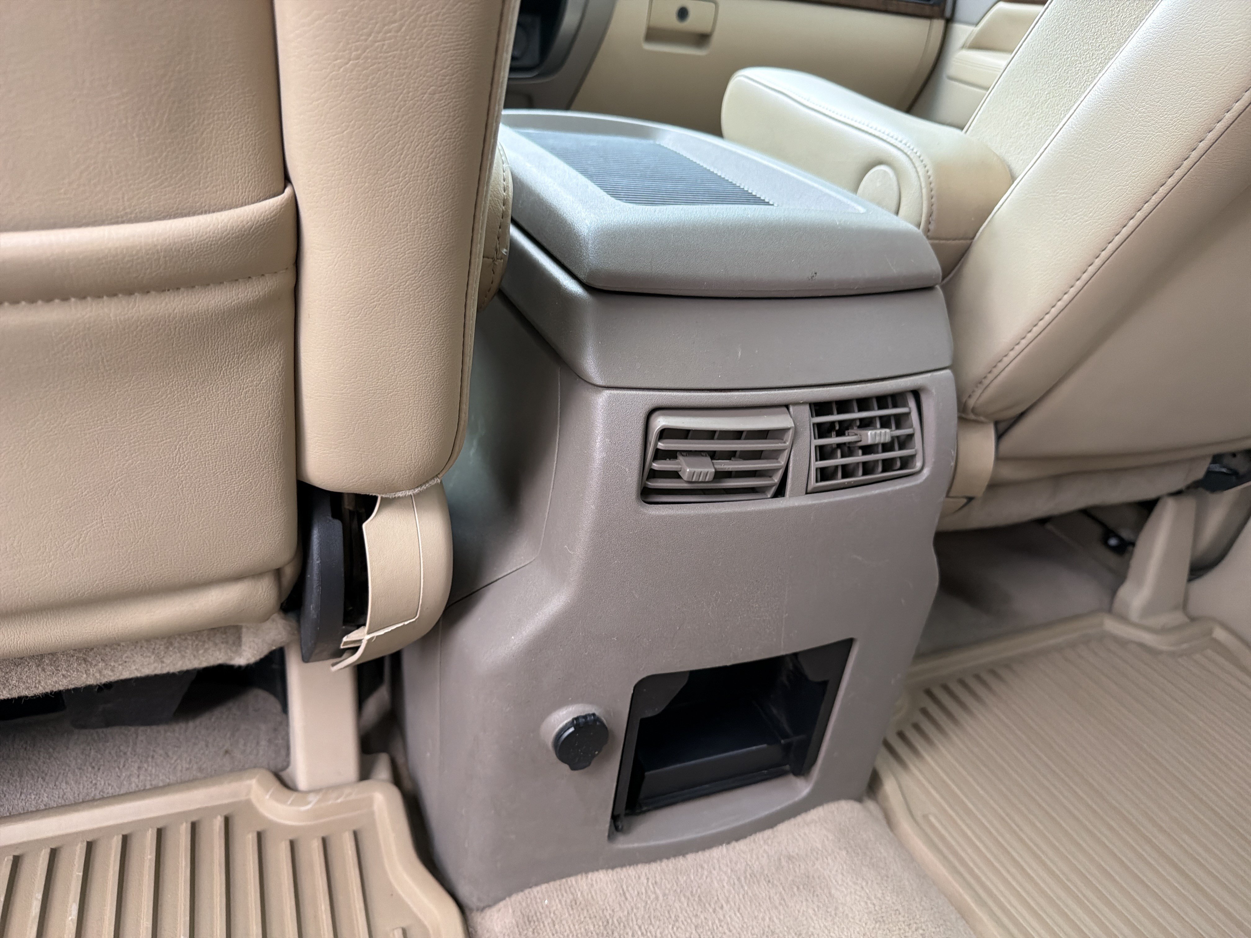 Used 2009 Nissan Armada LE w/ Technology Pkg AWD/4WD image 12